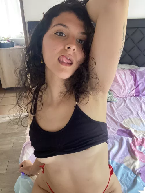 I'll pull your head in my pussy 🫦