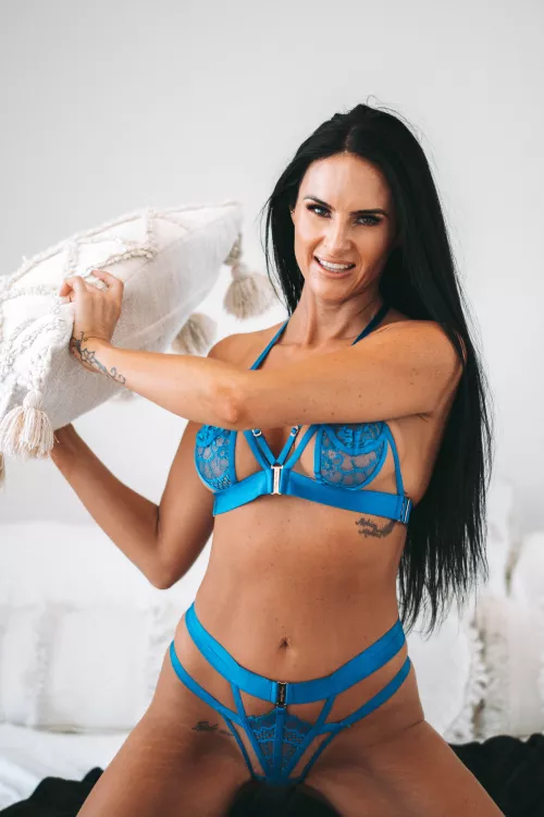 Imagine getting to play with this 35 milf everyday!