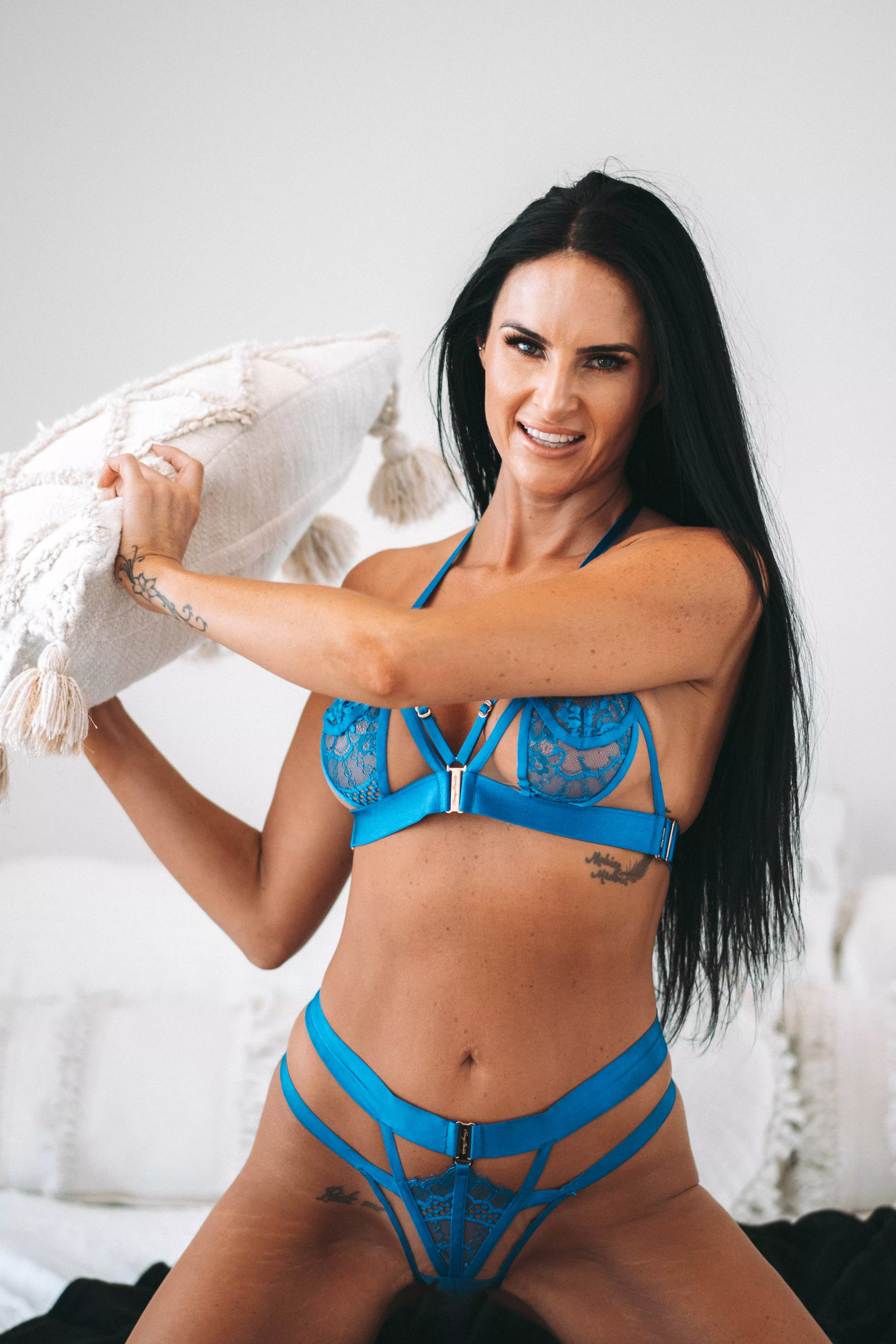 Imagine getting to play with this 35 milf everyday!