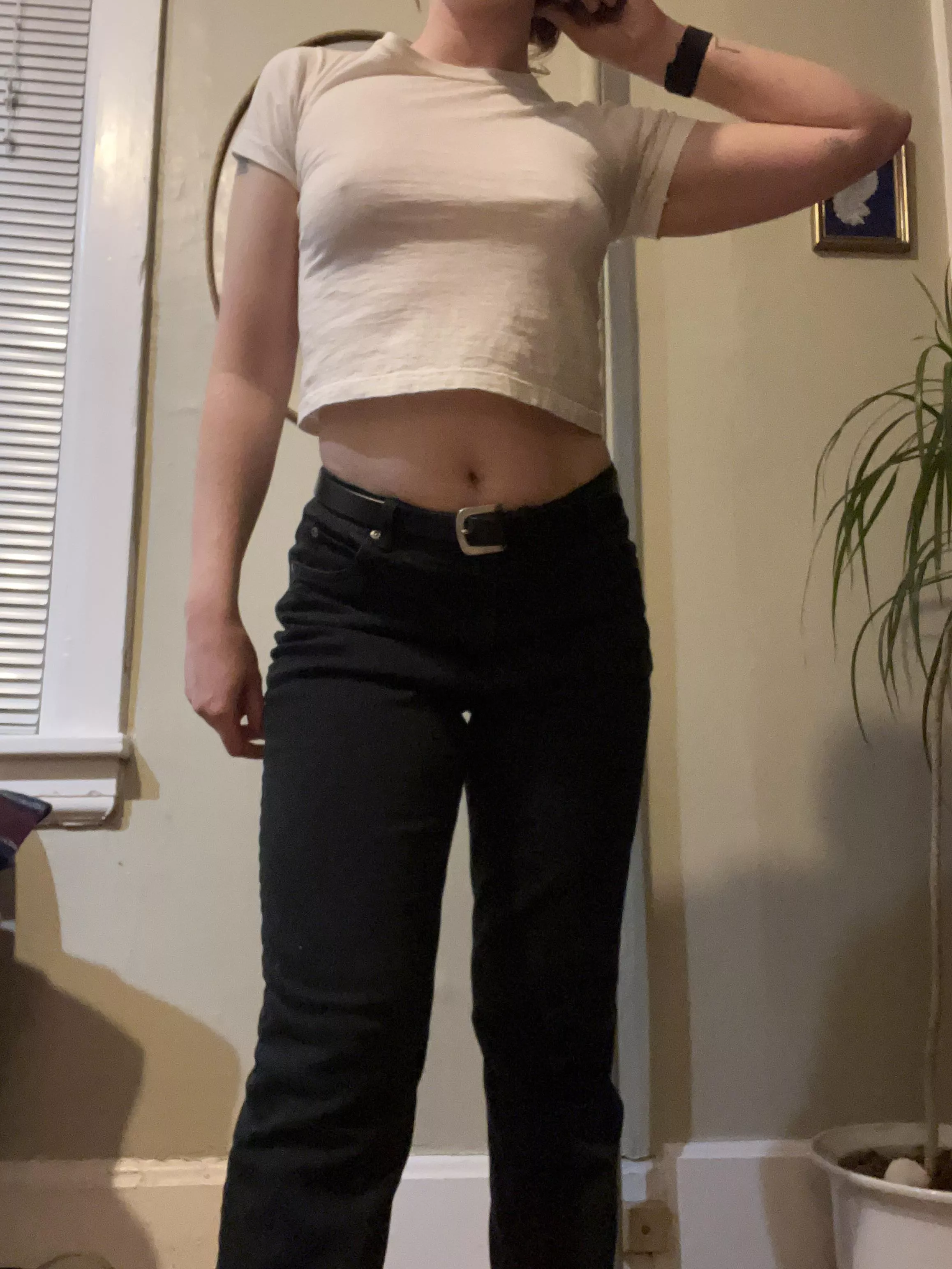 Just that crop top and jeans combo!