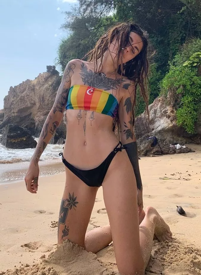 Kiss my tummy while you go lower 😏 [img]