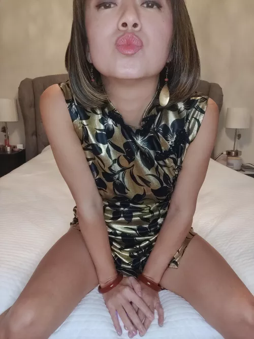 Look into my Asian eyes and kiss me 😘