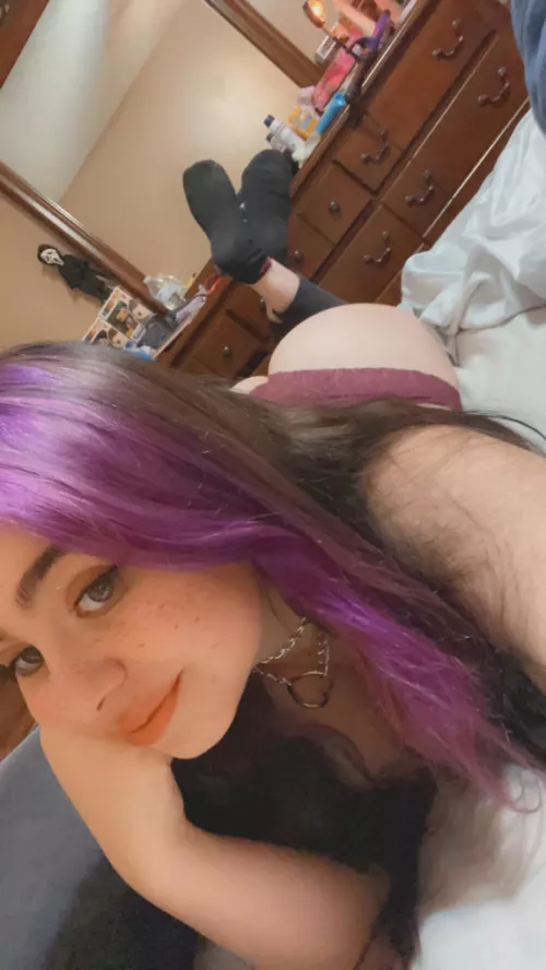 My booty is Thic but my feet are small (OC)