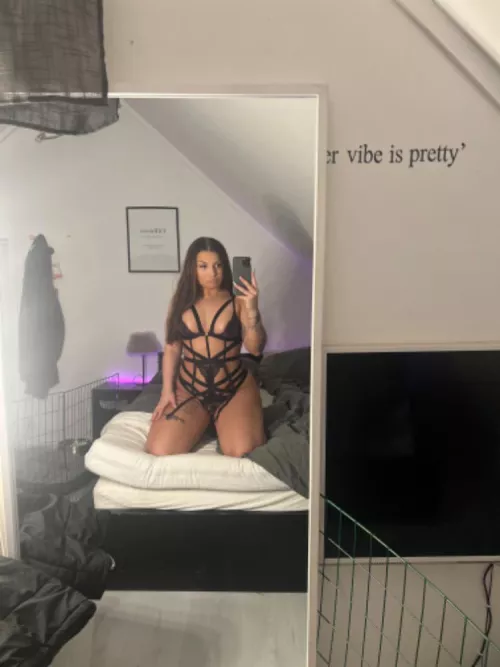 Upvote if i can step on your balls [domme]