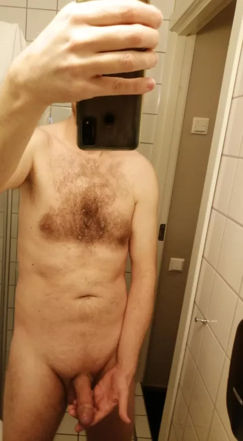 Who here likes cum covered chest hair?😉