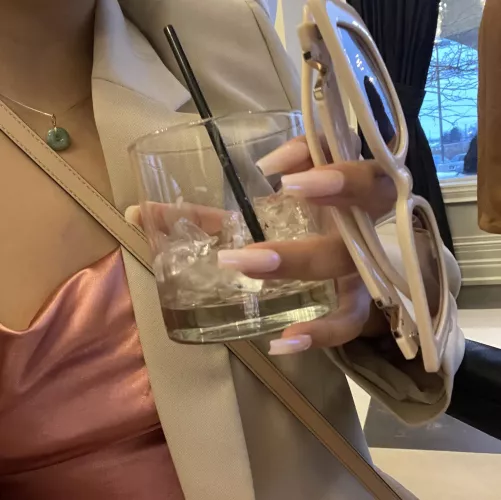 Who’s gonna pour me another drink? 😘