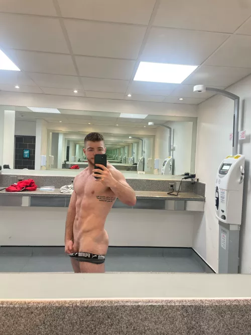 Wish I had another guy to have some fun with in the locker room