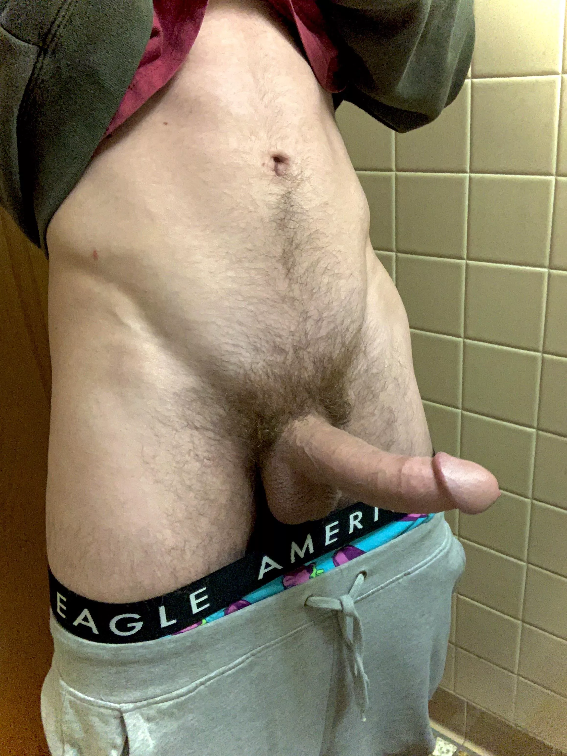 [24] Horny asf and nothing to do about it :/