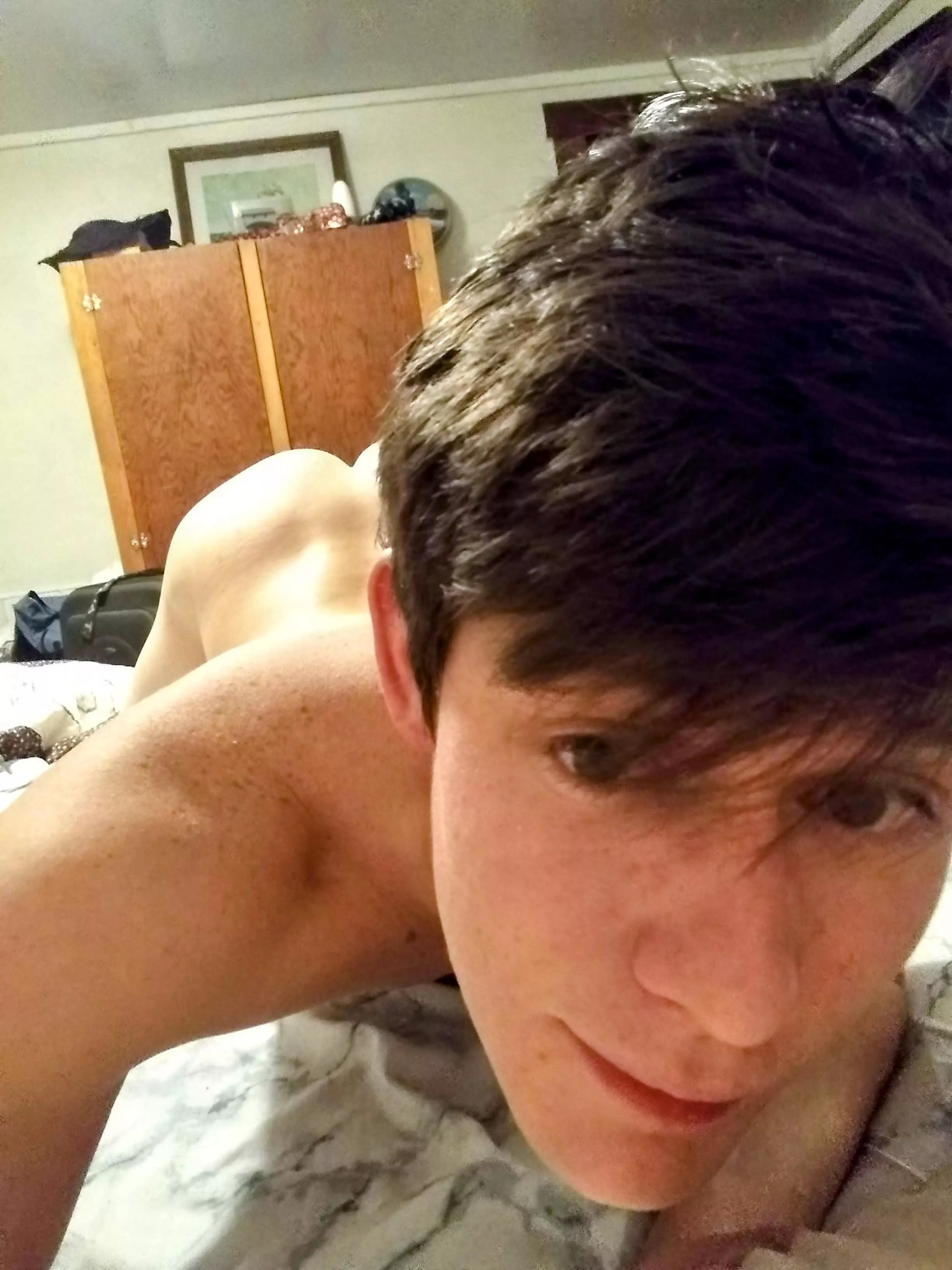 [24] I can take it rougher than I look 🤤 kinky tops hmu