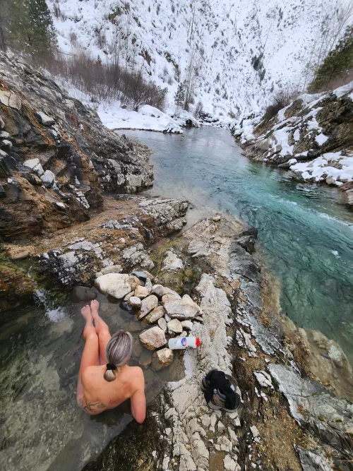 An absurdly beautiful hotspring