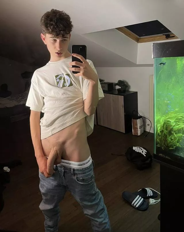 Compare it to my hand. Btw I made a subreddit to sizebet dicksize for nudes of the losers gf/wives. It’s called “sizebetting” join if ur think your big to win some nudes😈