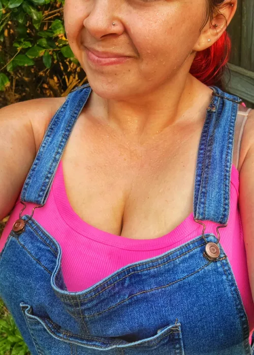 Cum get sweaty with me in the garden.
