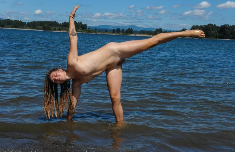 Dreadlocks on this beautiful hippie!