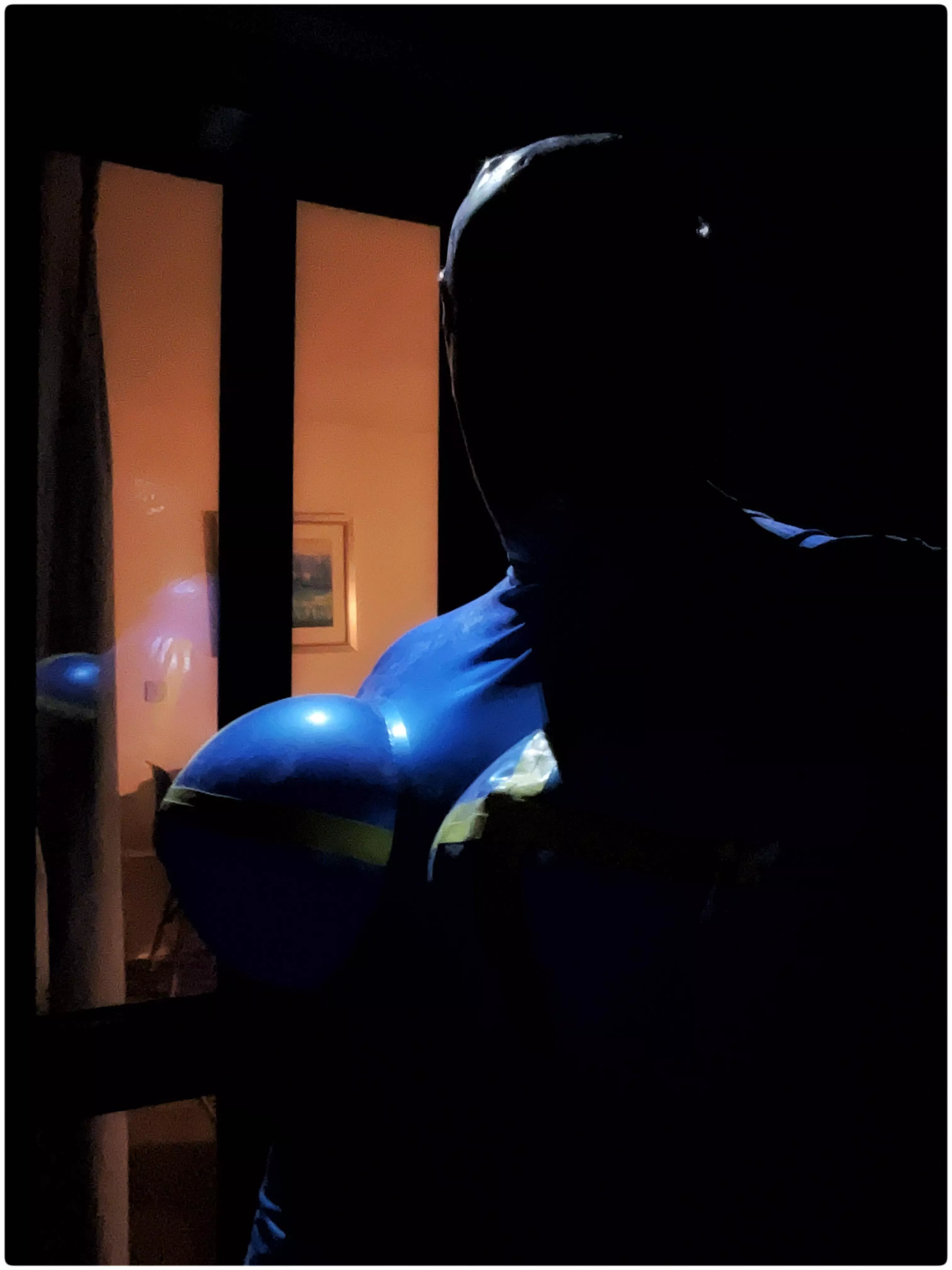 For all you kinky midnight ramblers n walkers out there tonight…… Play safe. Stay safe.😈