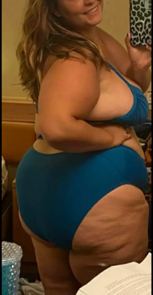 Hoping this big booty turns some heads 😉