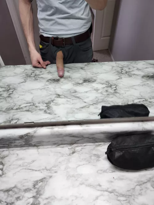 hung bull looking to meet a new hotwife while I'm in Ontario for a while