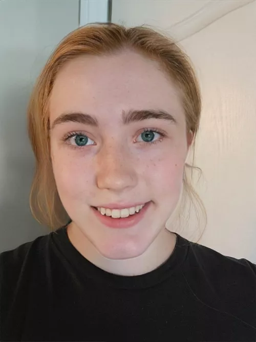 I almost never smile with my teeth 😬