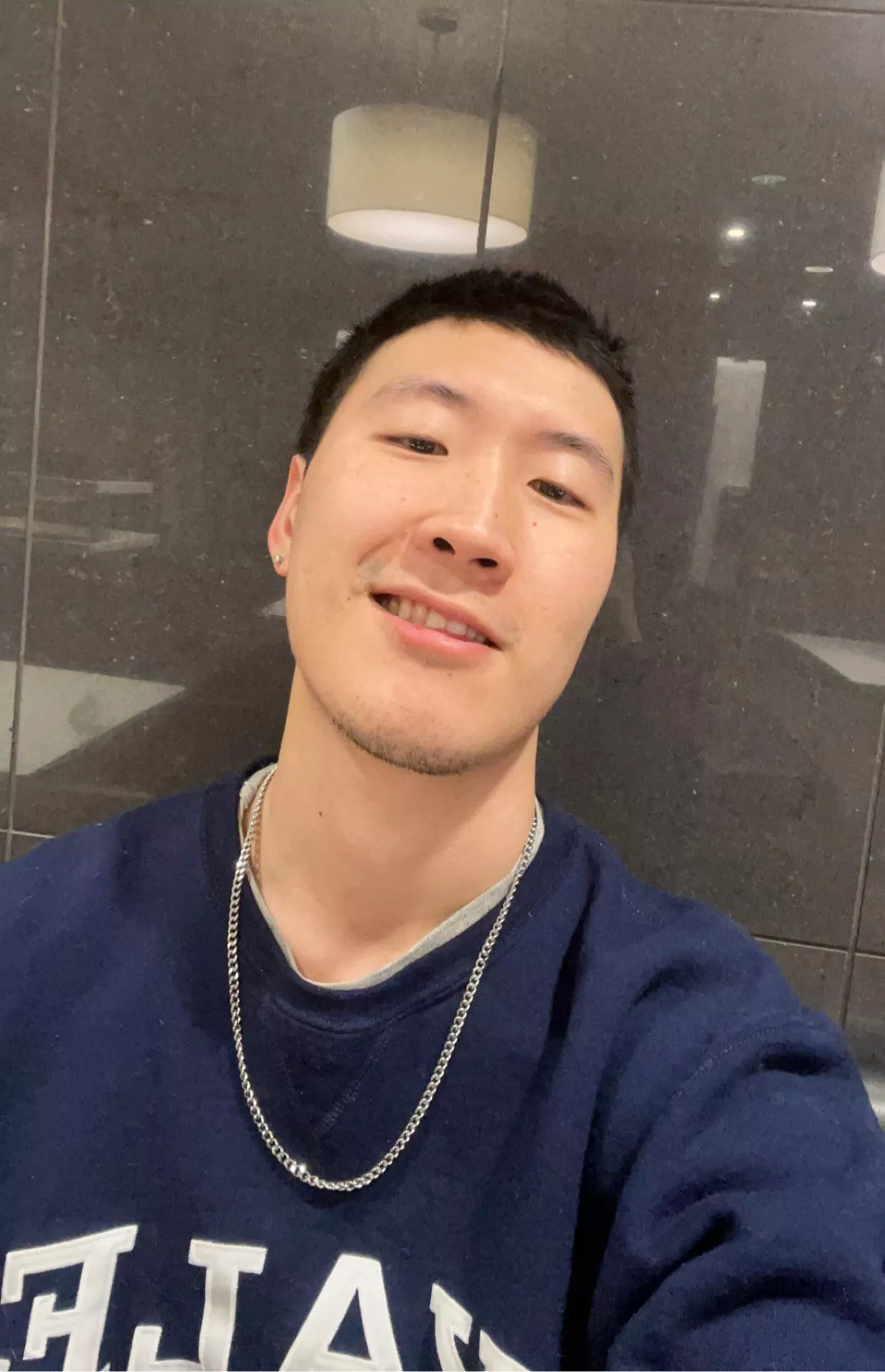 I got buzzed 2.5 months ago. Now my hair looks so much better. Do I look cute 😌