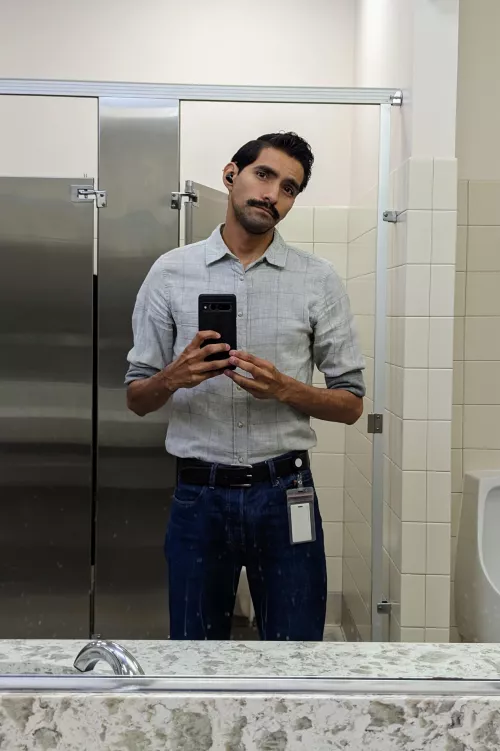 I hate to be the guy that posts bathroom selfies, but sometimes the lighting is good and you feel good about yourself