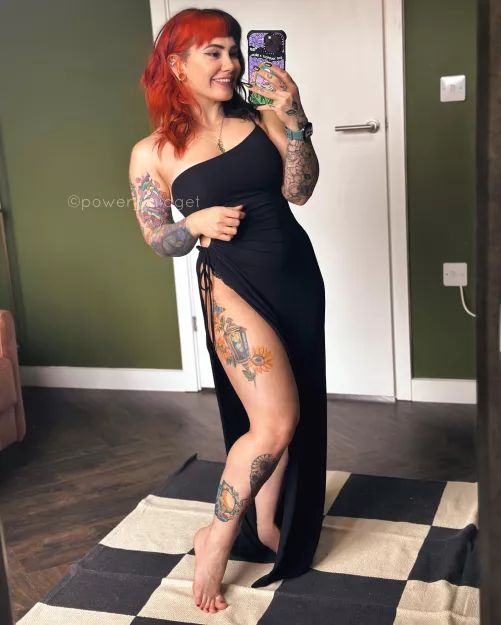 I love that this dress shows off my favourite tatts 🥰