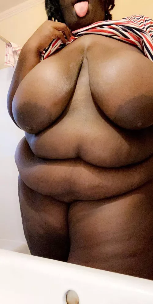 I need someone to lather me up in lotion 🧴💦