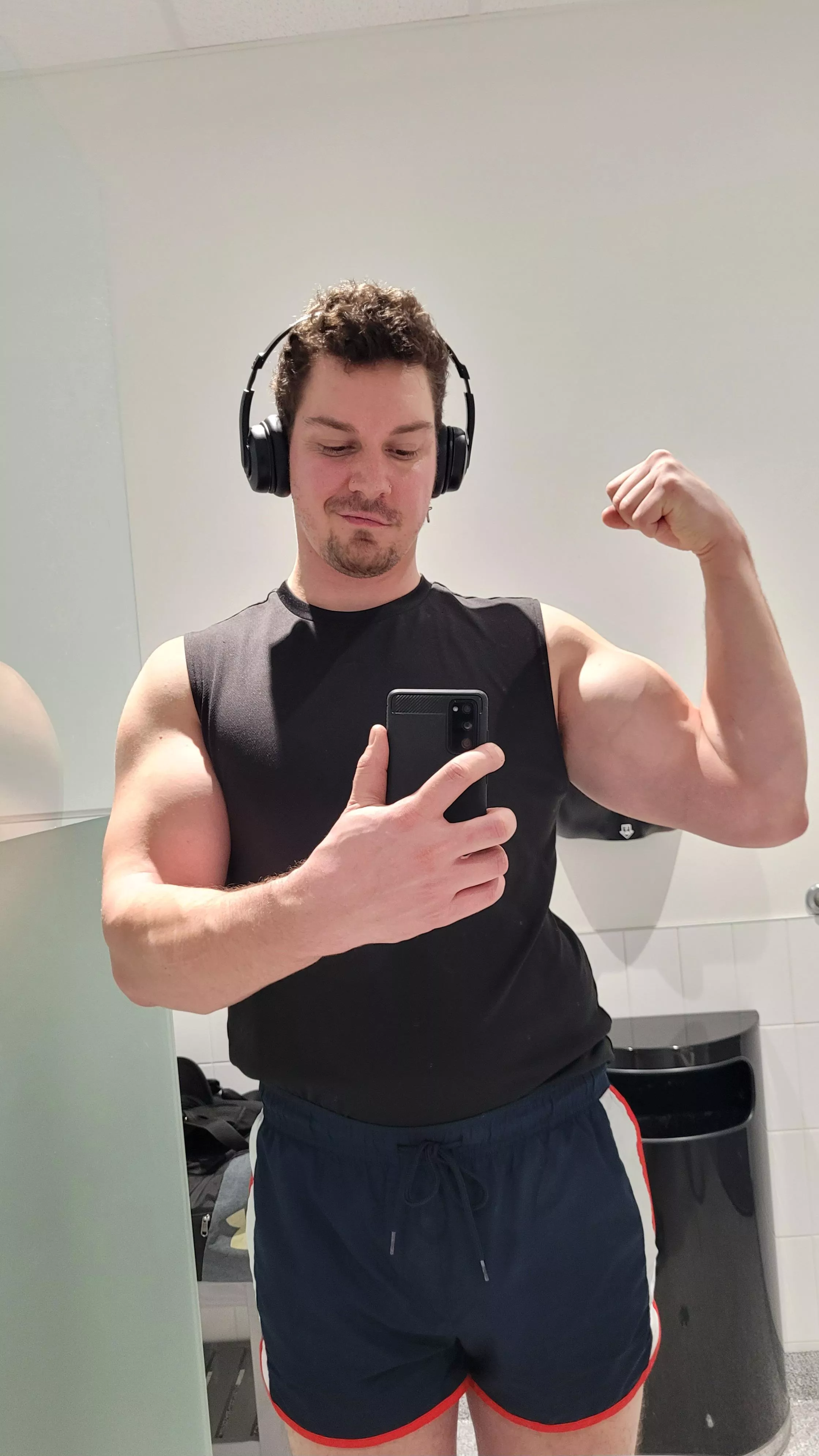 I pretend that I'm fine but deep down I really want a chicken big mac š„µš„µš„µ I pretend that I'm fine but deep down I really want a chicken big mac š„µš„µš„µ