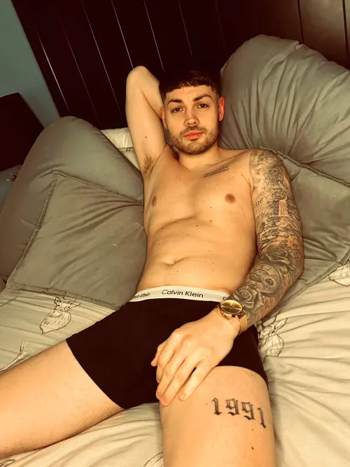 Kicking back in my CKs 🙃