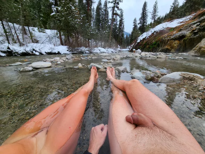 Lounging hard in 10°F 🤤