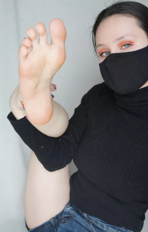 matched my eyeshadow to the color of my soles hehe