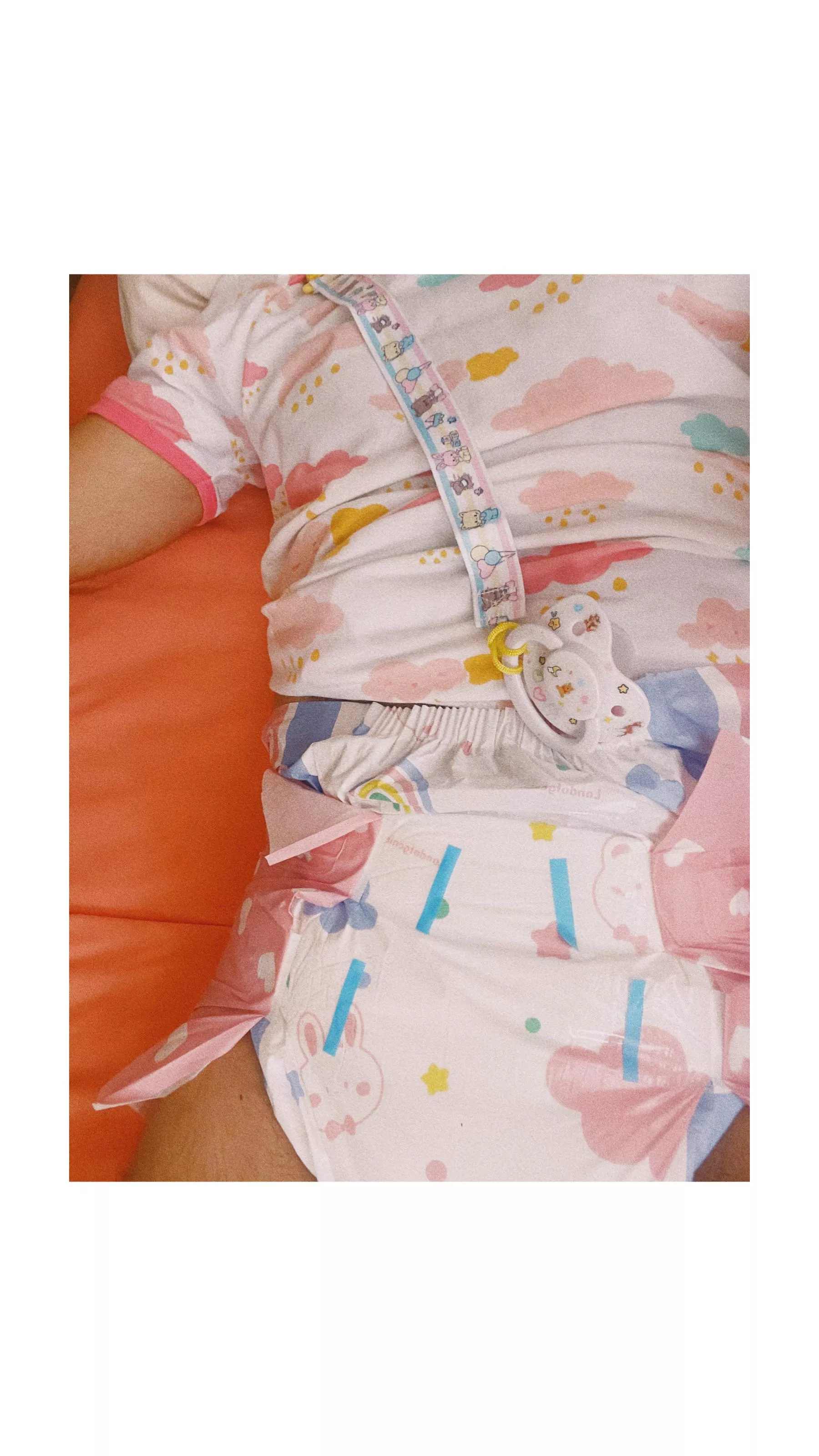 Matching clouds 😊✨🍼 Do you like my paci? ^^