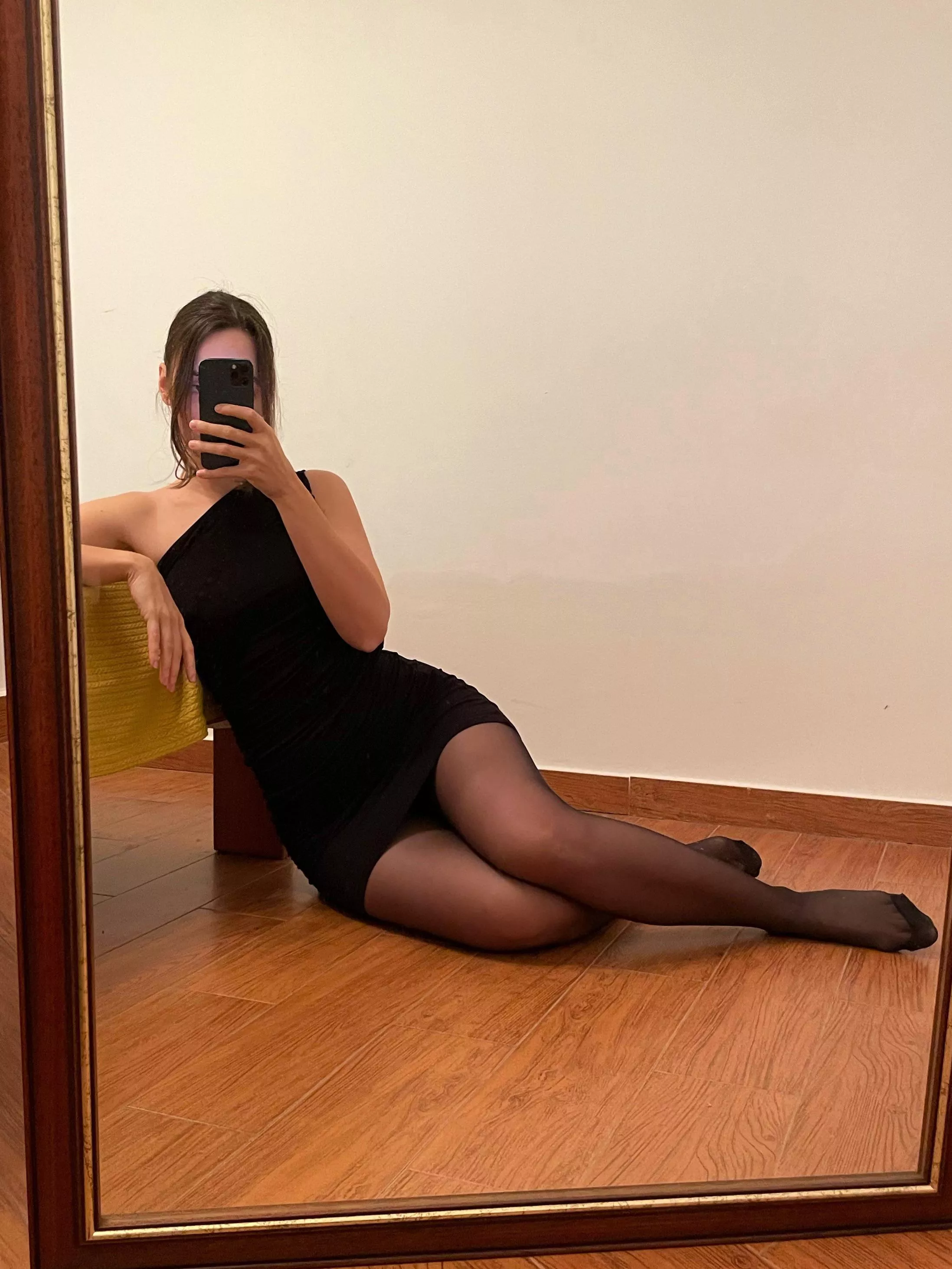 Mirror, mirror on the wall, who is the fairest of them all?🤭