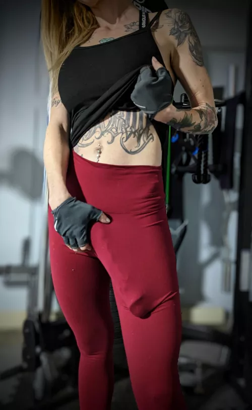 Mommy brings her own equipment to the gym