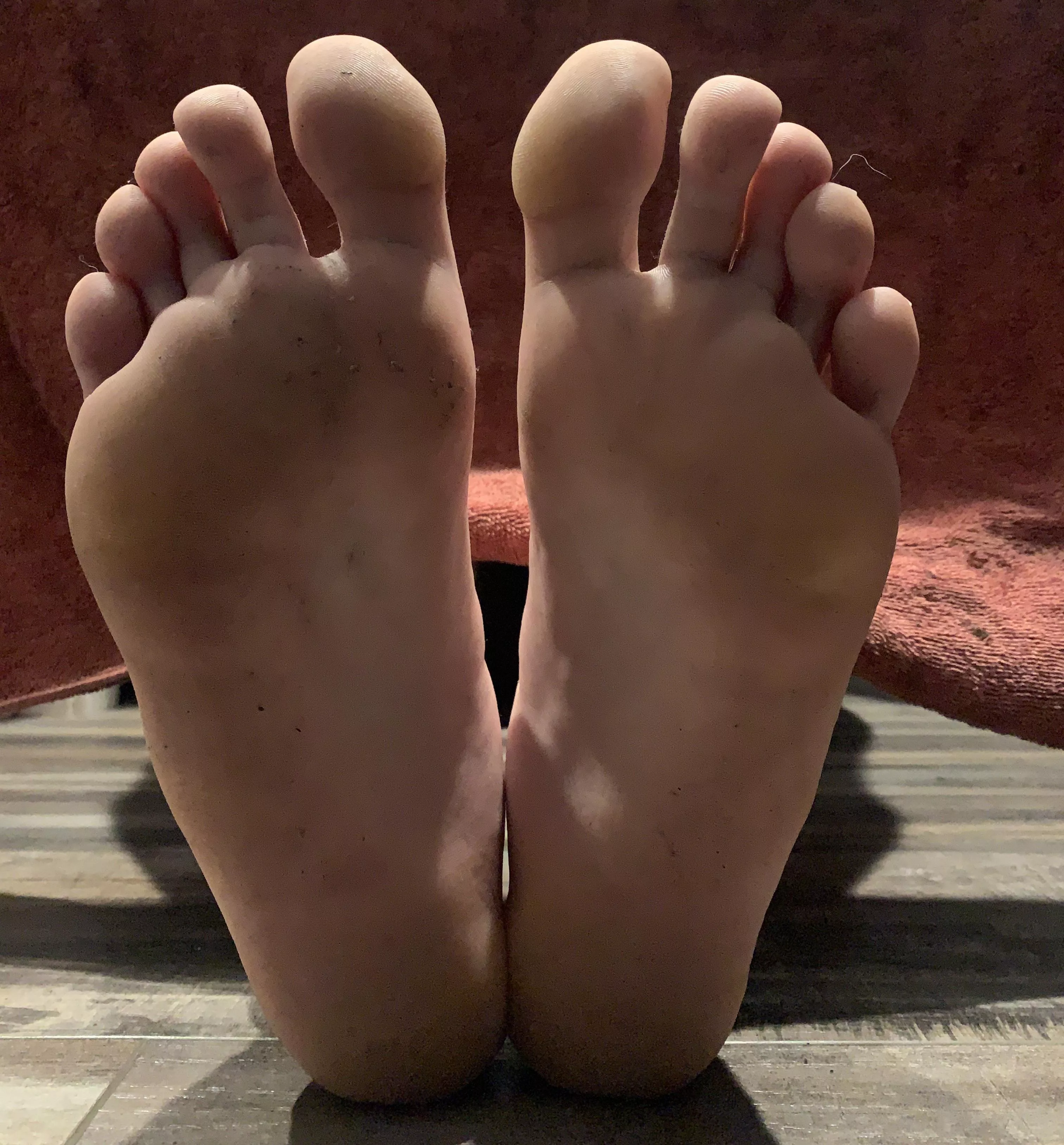 New here! Any love for my feet? (Sorry for the mess…snuck this in at the gym 🤫)