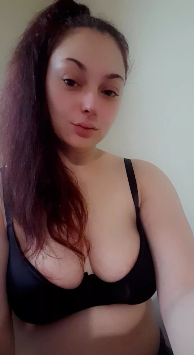No make up but would you still let me cuck you? female UK