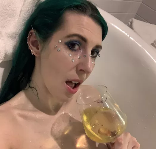 Open wide for champagne