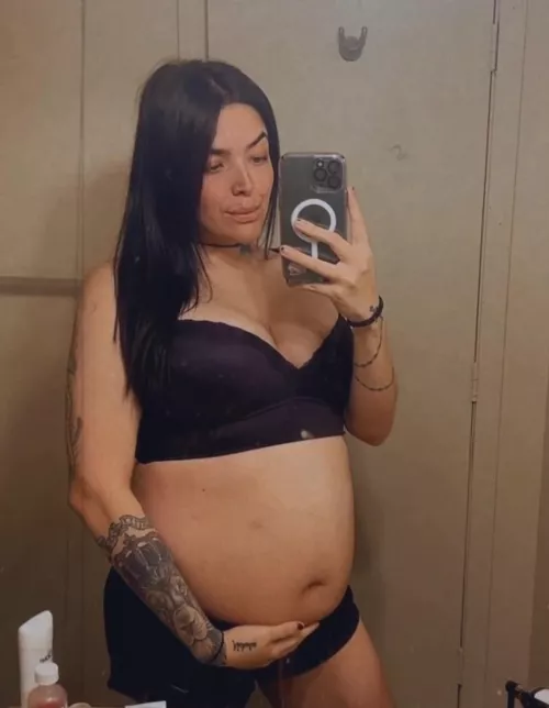 pregnant & horny 😈