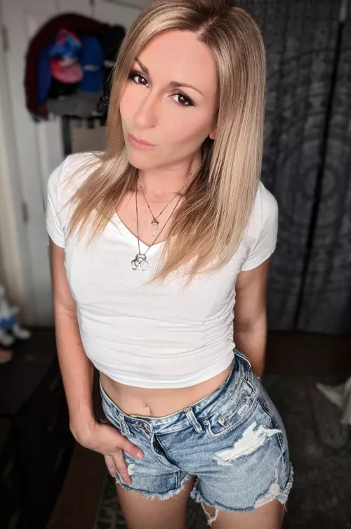 thank God crop top season is just around the corner