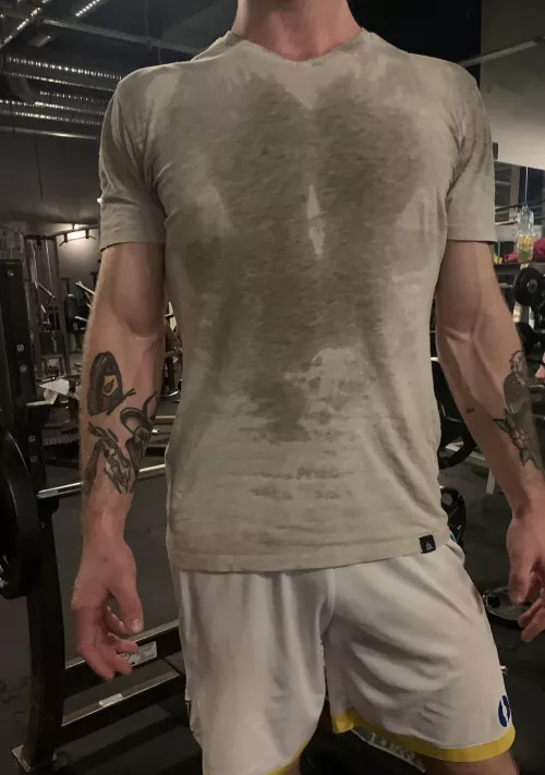 Think u could beat me in arm wrestling 👀