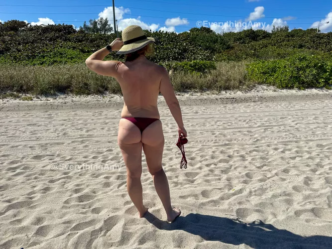 Who wants to oil me up?💕