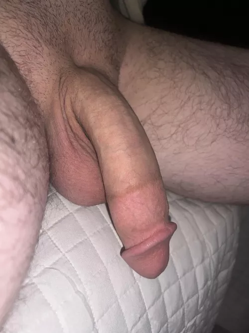 Who wants to wrap their lips around daddy’s thick cock and feel it grow?