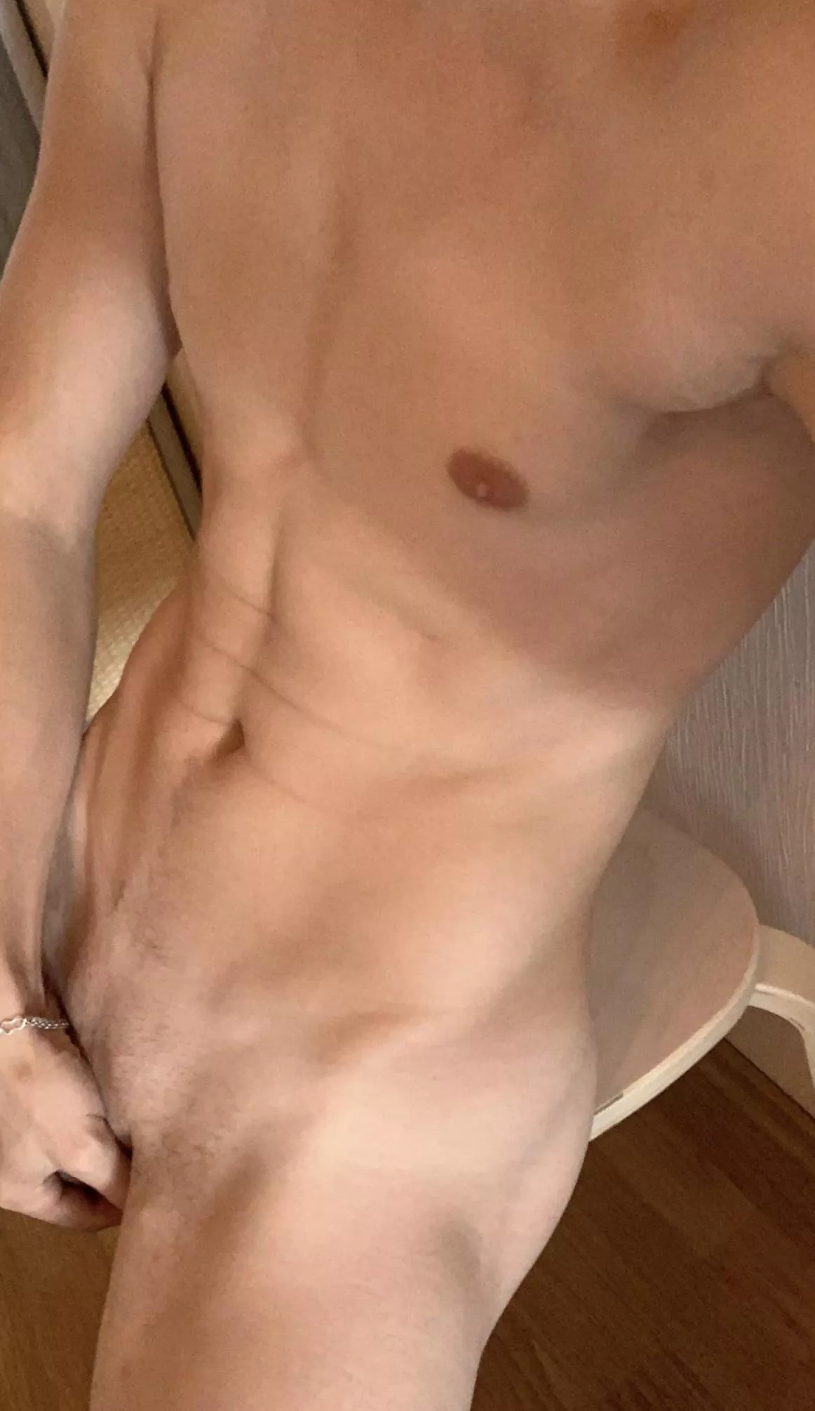 22 fit hung boy with abs looking for fit guys with abs only! Send body pic first for reply. Sc alexmirror 22 fit hung boy with abs looking for fit guys with abs only! Send body pic first for reply. Sc alexmirror