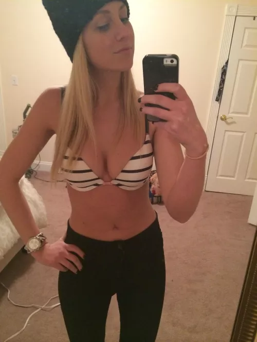 22[F4M/MM] up for some dirty fun with married men, dads and sons, brothers or friends.