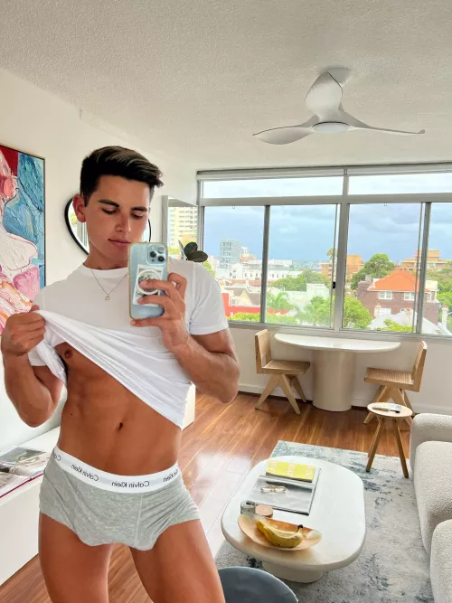 (24) 6’3 hung aussie hehe