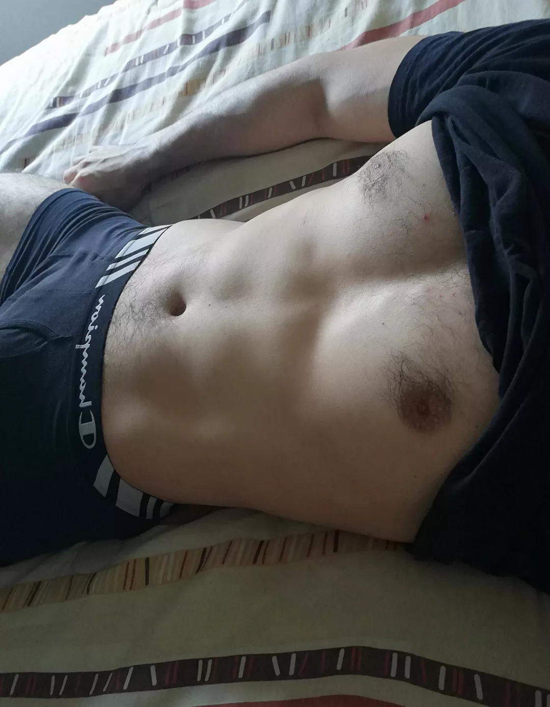 24 good looking Crossfit guy looking for a similar jo buddie that shows face too. bearded or blonde + sc: Craigrichey19