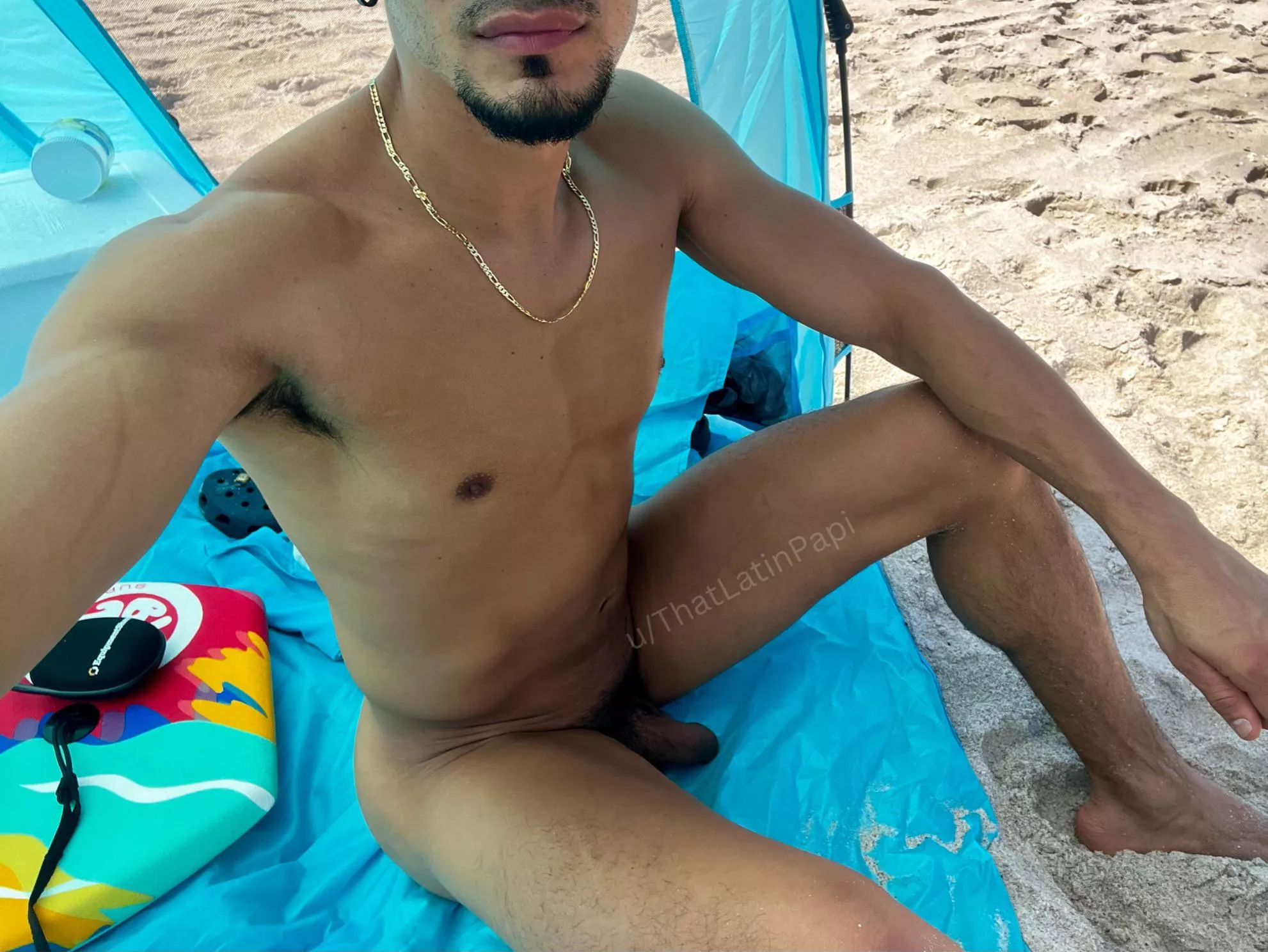 [30] I’m loving being naked, specially at the beach