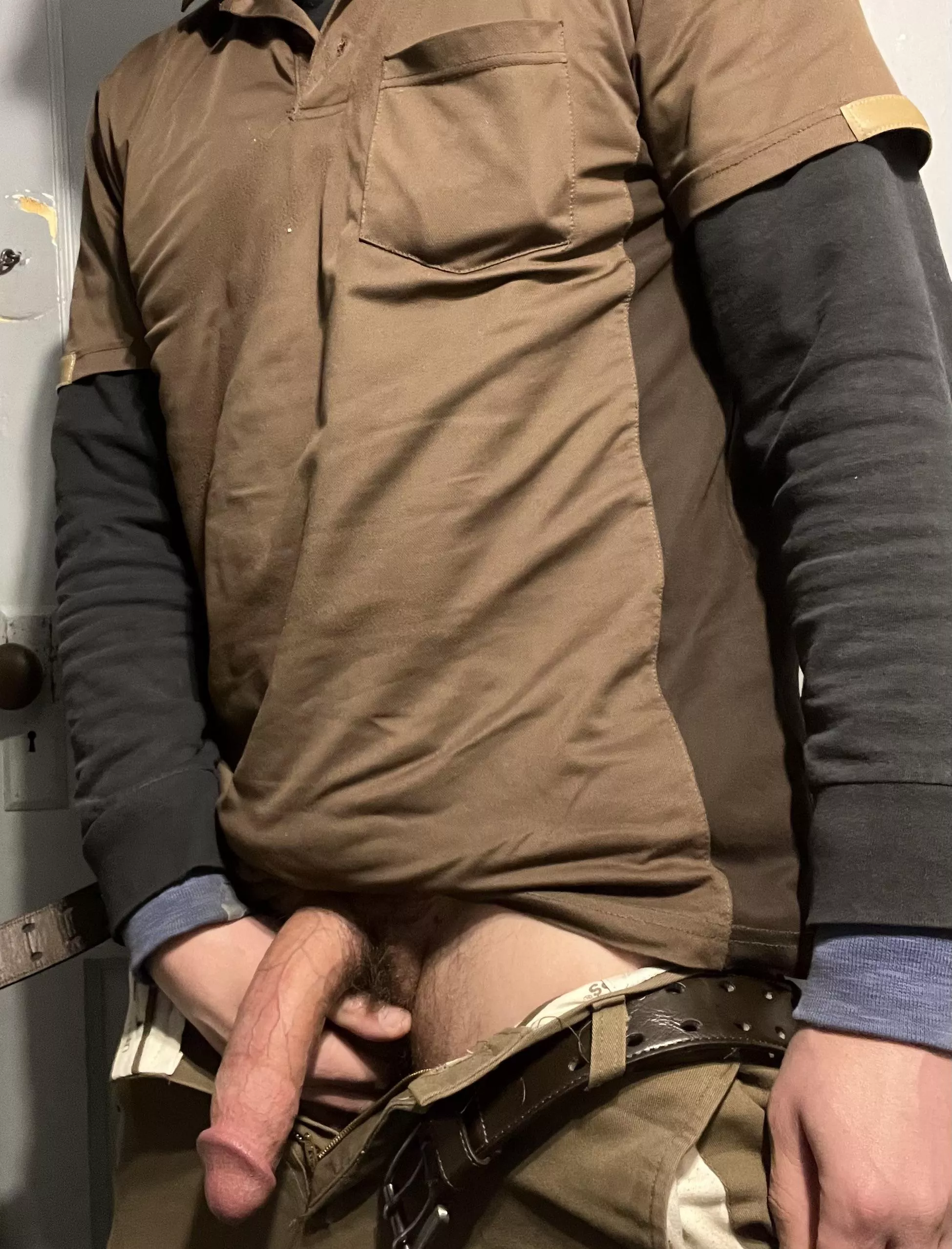 (39) When the delivery guy uses your bathroom but leaves the door cracked