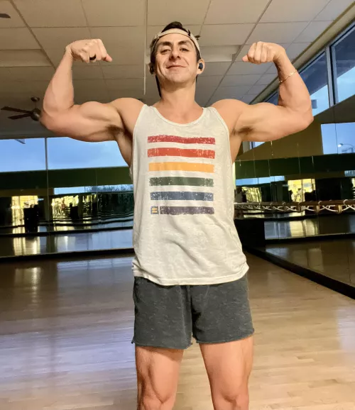 Am I giving big, gay, dad vibes? Hahaha I hope you find joy in all the little things today. Happy Friday junior!