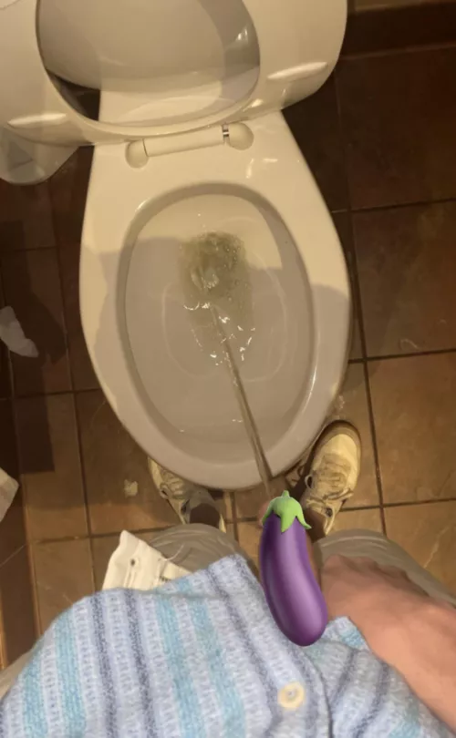 any freaks like watching me (18) piss?