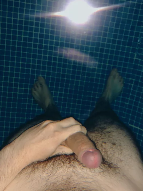 Anybody else love the feeling of letting it all hang out underwater?