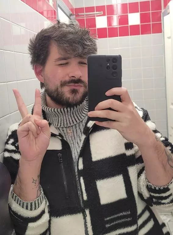 Anyone want to grind some OSRS with me? :3